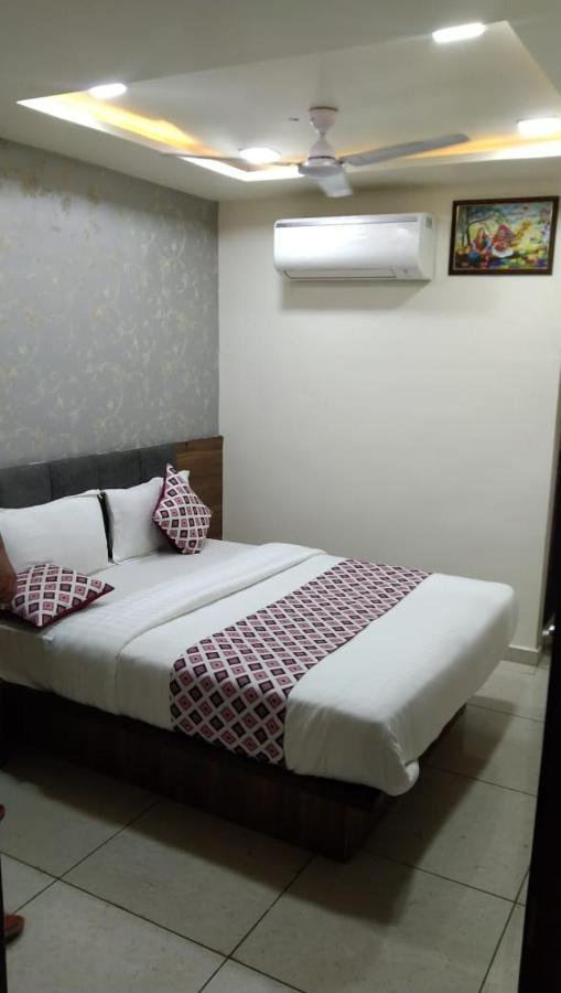 Hotel Atlanta Ахмедабад Екстериор снимка