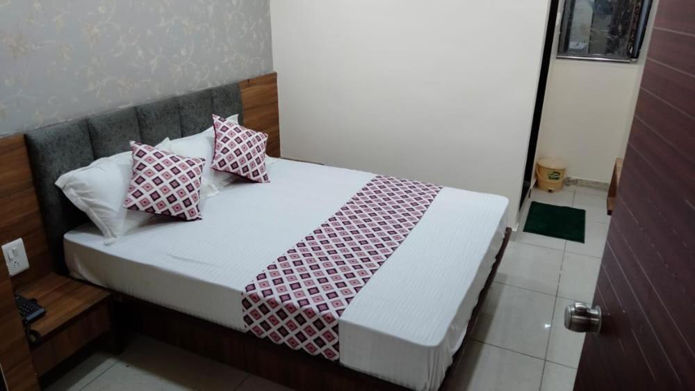 Hotel Atlanta Ахмедабад Екстериор снимка